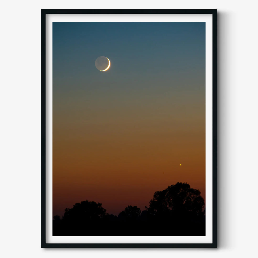 Lionel Majzik: Moon, Venus, Mars - a celestial conjunction dance