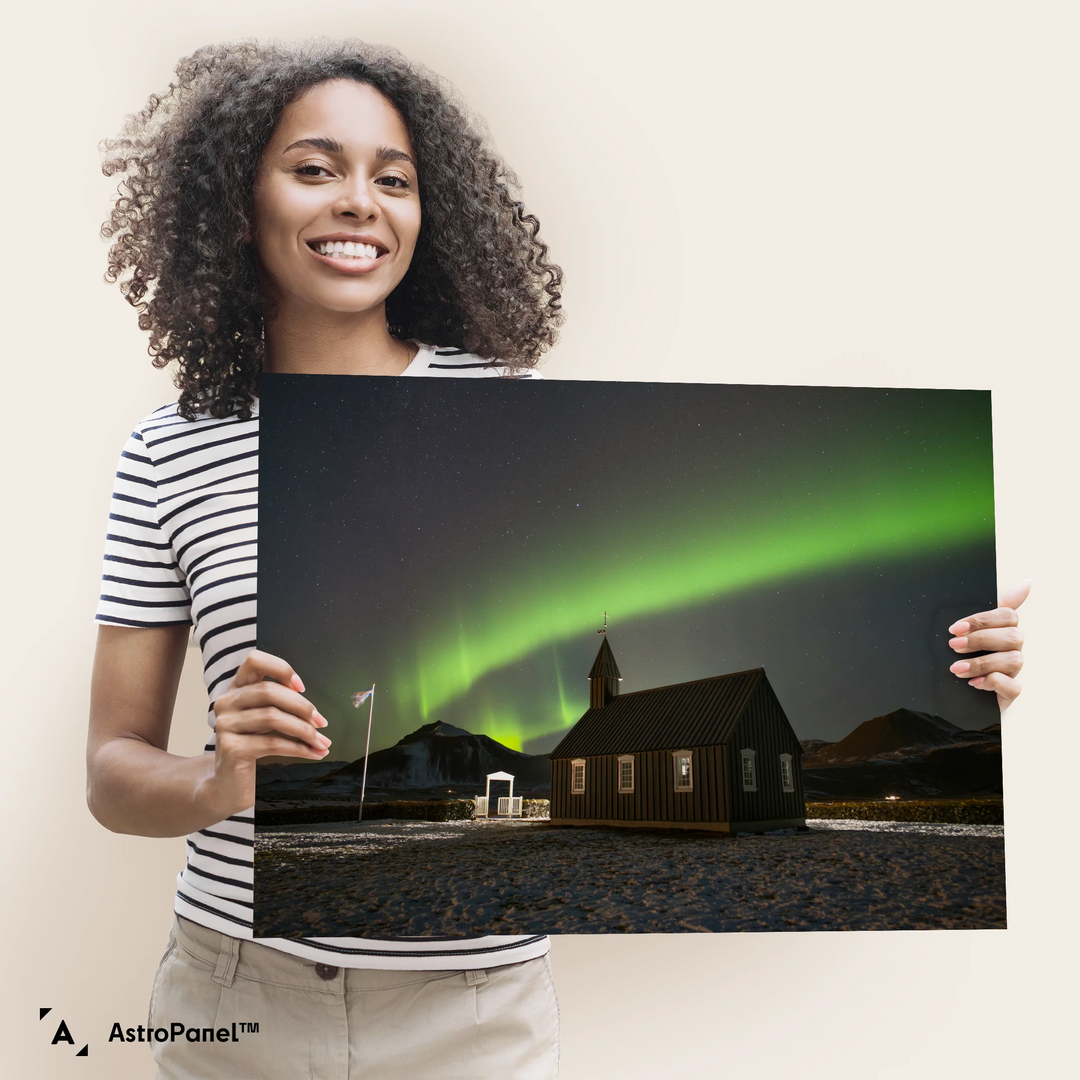 Marzena Rogozińska: Aurora over Budakirkja Church