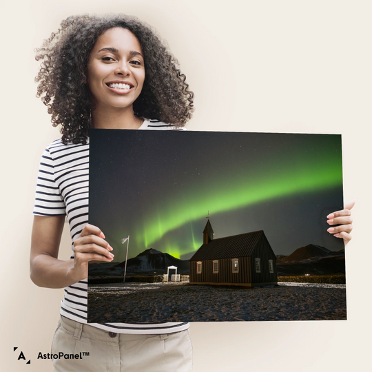 Marzena Rogozińska: Aurora over Budakirkja Church