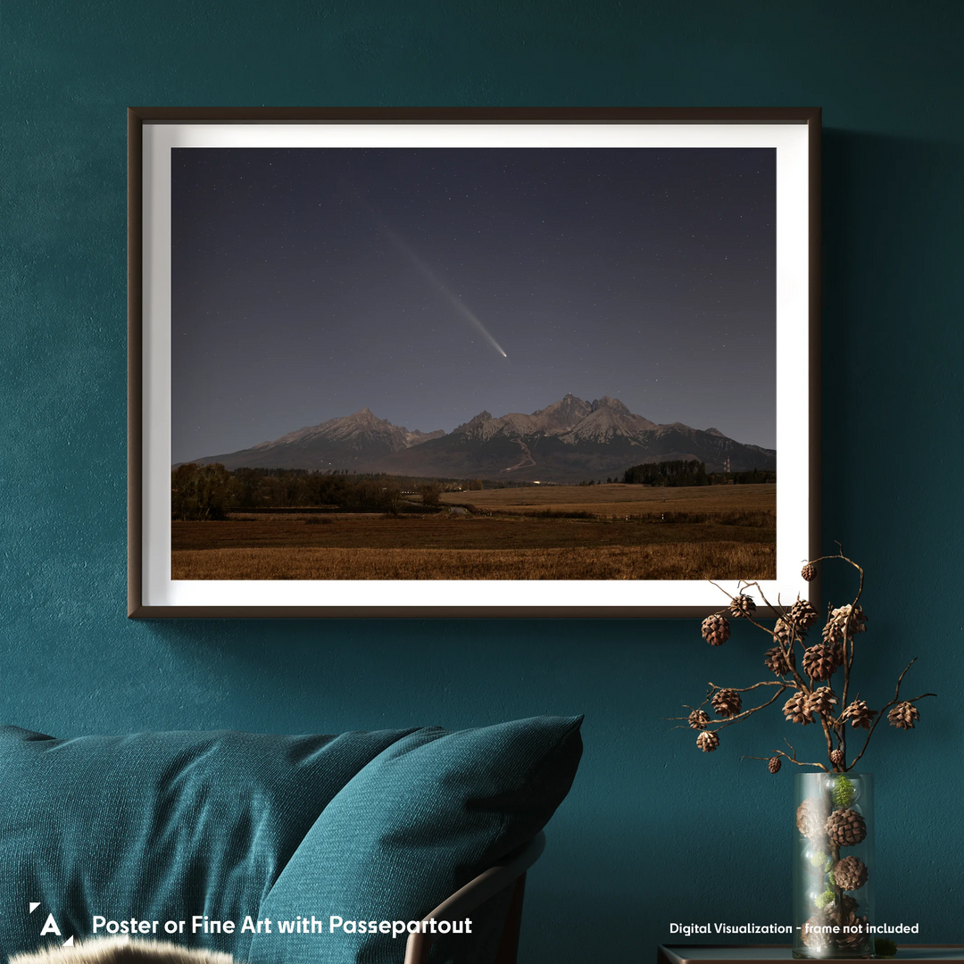 Łukasz Remkowicz: Comet Tsuchinshan-ATLAS above Tatra Mountains