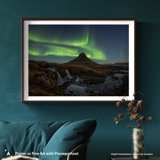 Marzena Rogozińska: Aurora over Mount Kirkjufell