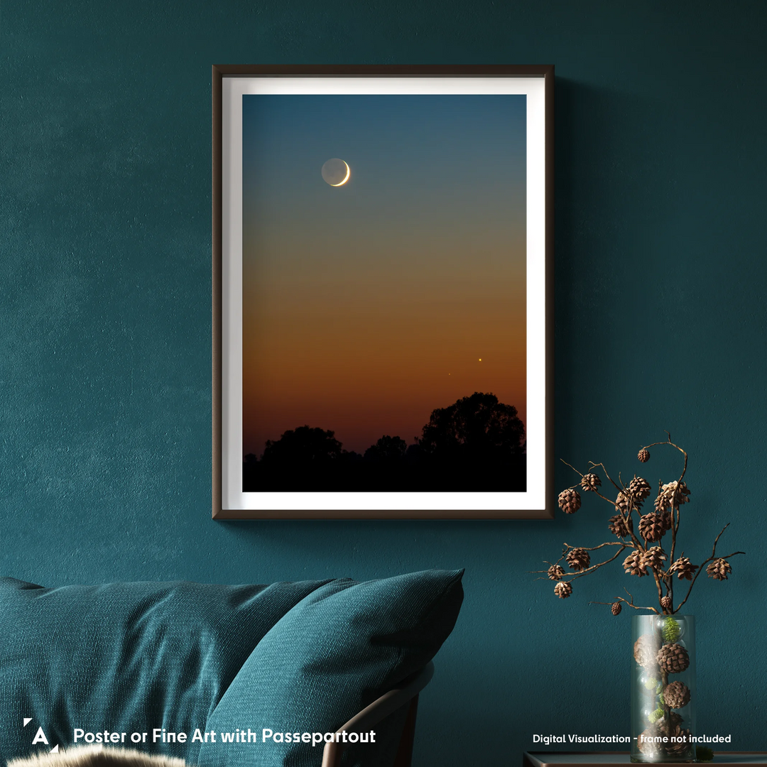 Lionel Majzik: Moon, Venus, Mars - a celestial conjunction dance