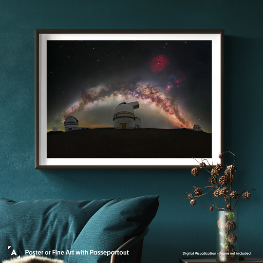Łukasz Remkowicz: Milky Way Arc Above Mauna Kea Observatories