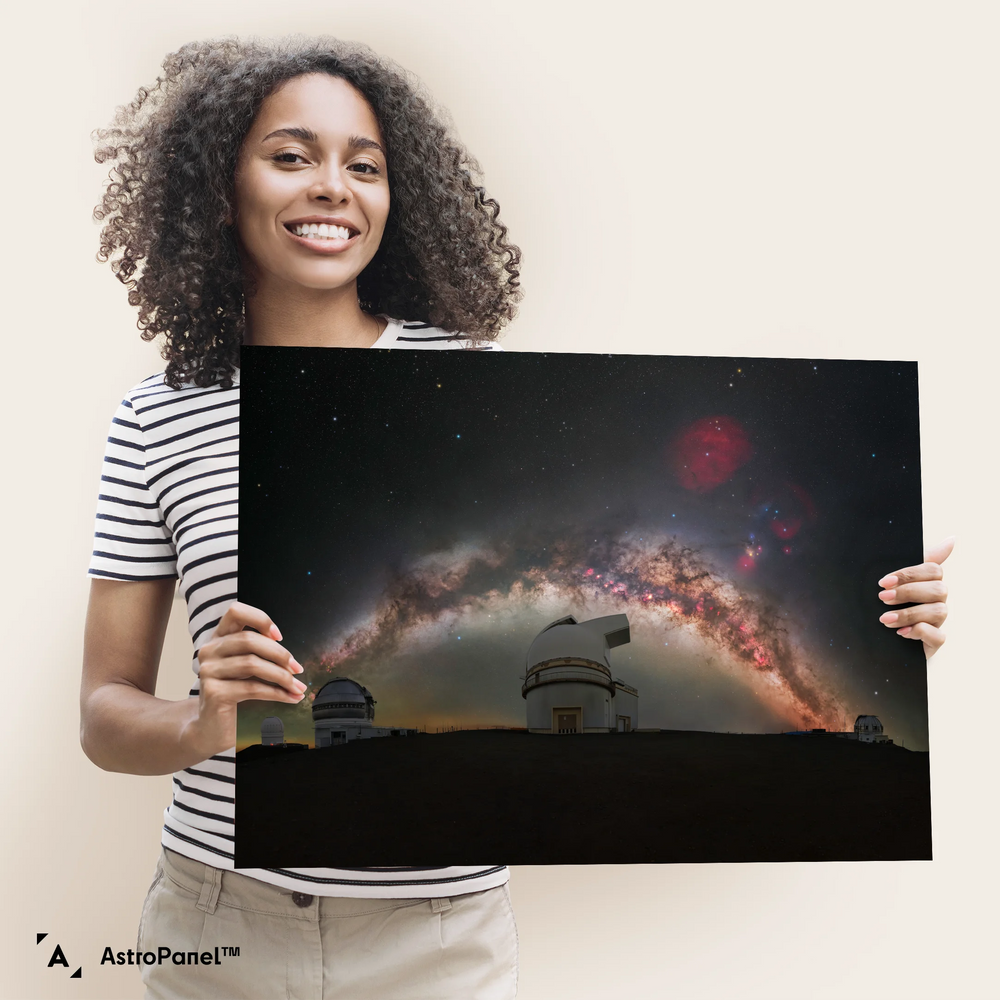 Łukasz Remkowicz: Milky Way Arc Above Mauna Kea Observatories