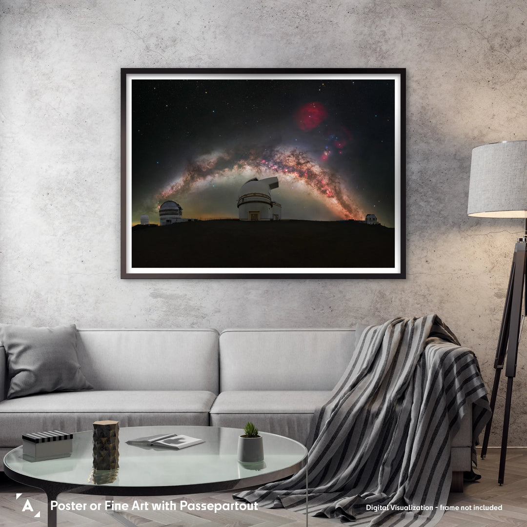 Łukasz Remkowicz: Milky Way Arc Above Mauna Kea Observatories