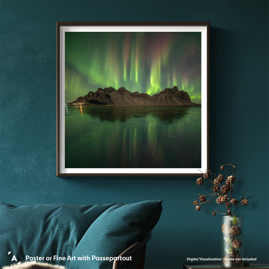 Marzena Rogozińska: Aurora Borealis over Vestrahorn Mountain