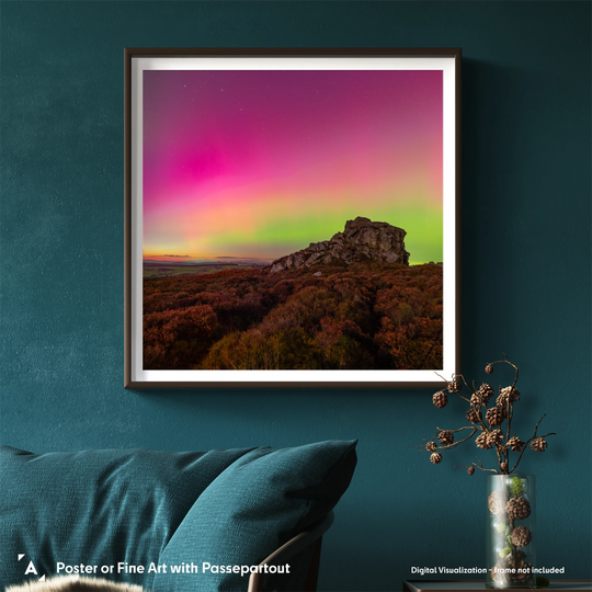 Chris Willocks: Aurora over Nipstone Rock