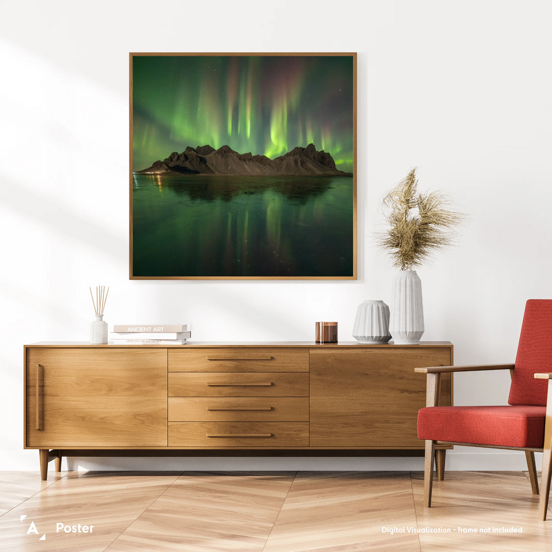 Marzena Rogozińska: Aurora Borealis over Vestrahorn Mountain