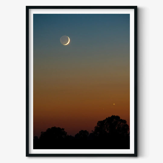 Moon, Venus, Mars: A Celestial Conjunction Dance