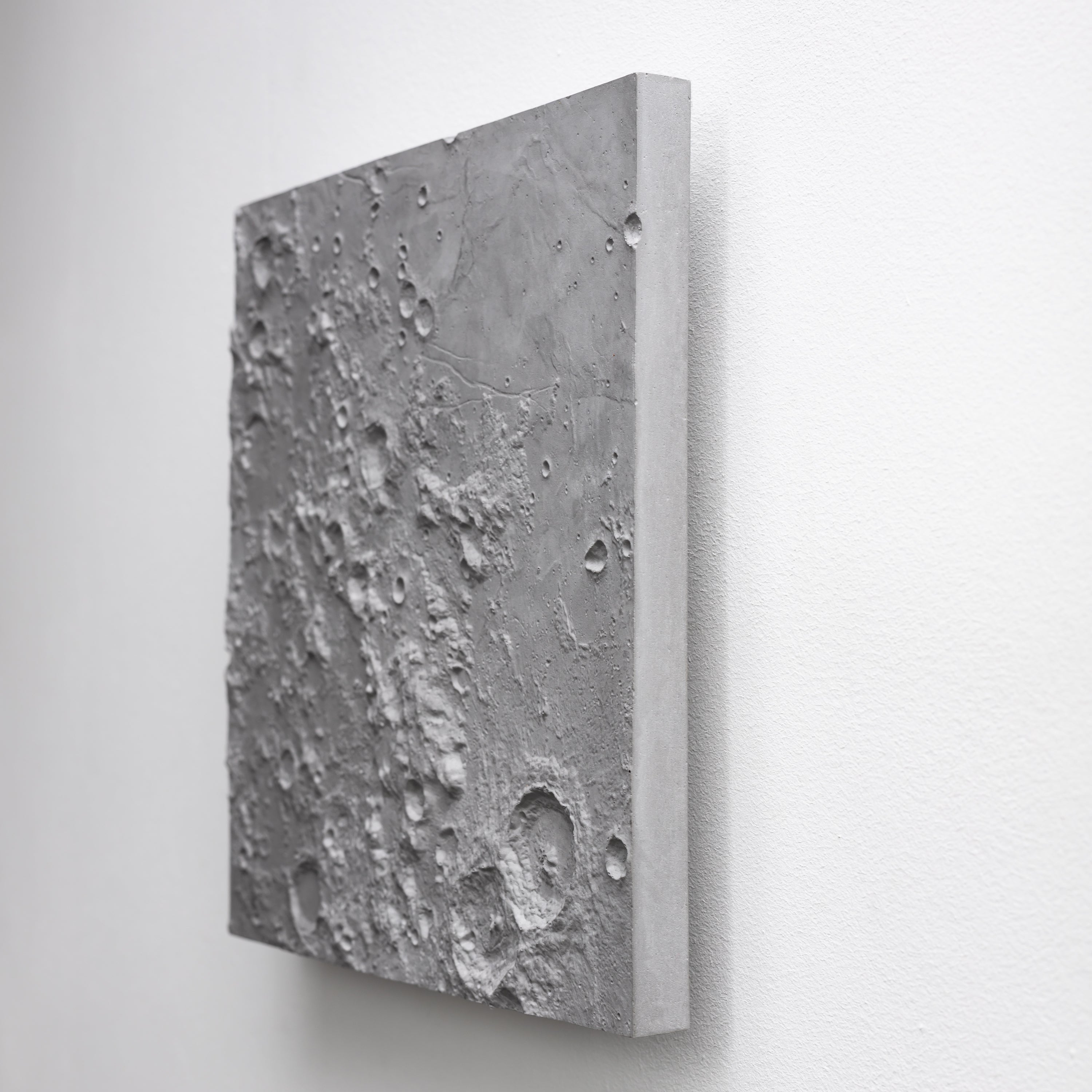 moon11段200台1枚板ヘリポート付ロータリー交差点付き MoonPlate: Apollo 11 Landing Site | Feel and Touch the Moon